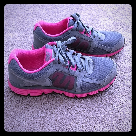 Nike Shoes - Nike tennis shoes